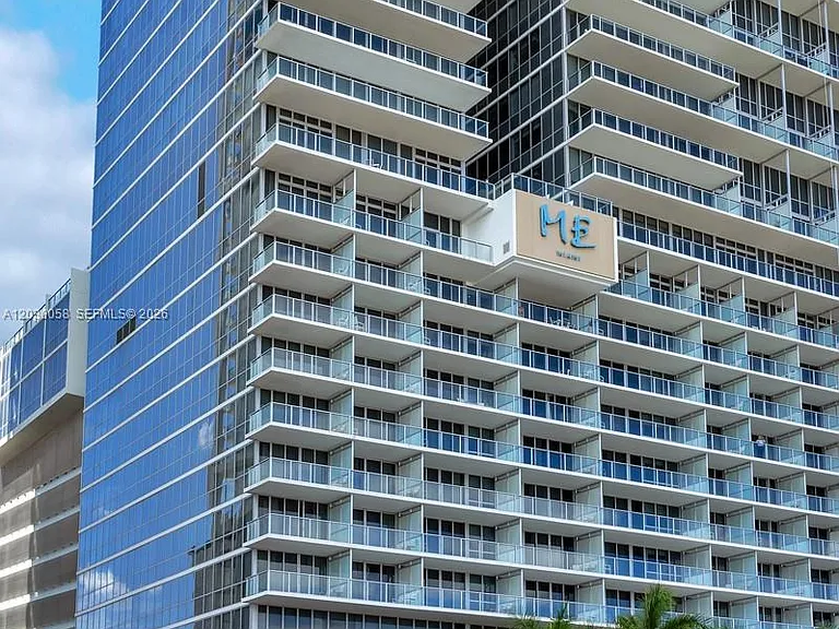 1100 Biscayne Blvd #5203 — Photo 42