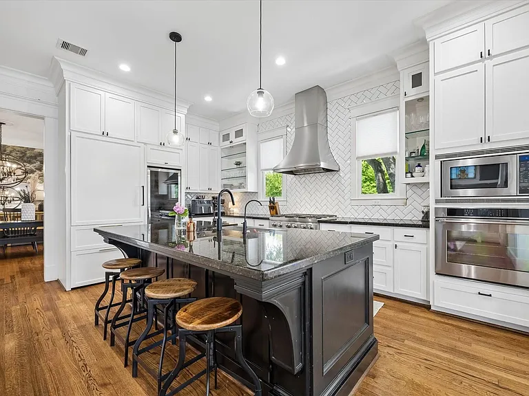 345 W 16th St — Photo 13