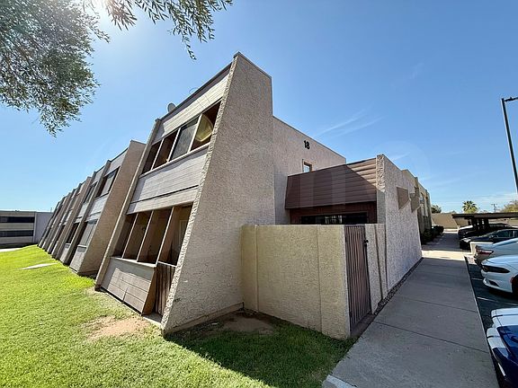 3rd image of 637 W 13th St