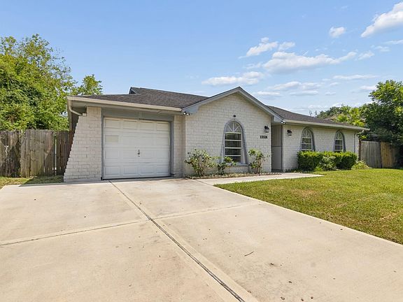 3rd image of 12514 Gotham Dr