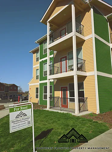 185 SW Silverstar Ln Photo 1