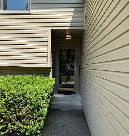 2112 Croydon Ave #3 — Photo 2