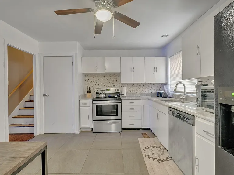 Brookside Dr — Photo 17