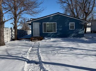 517 7th St SE, Devils Lake, ND 58301