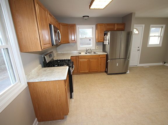 3rd image of 1527 Clay St