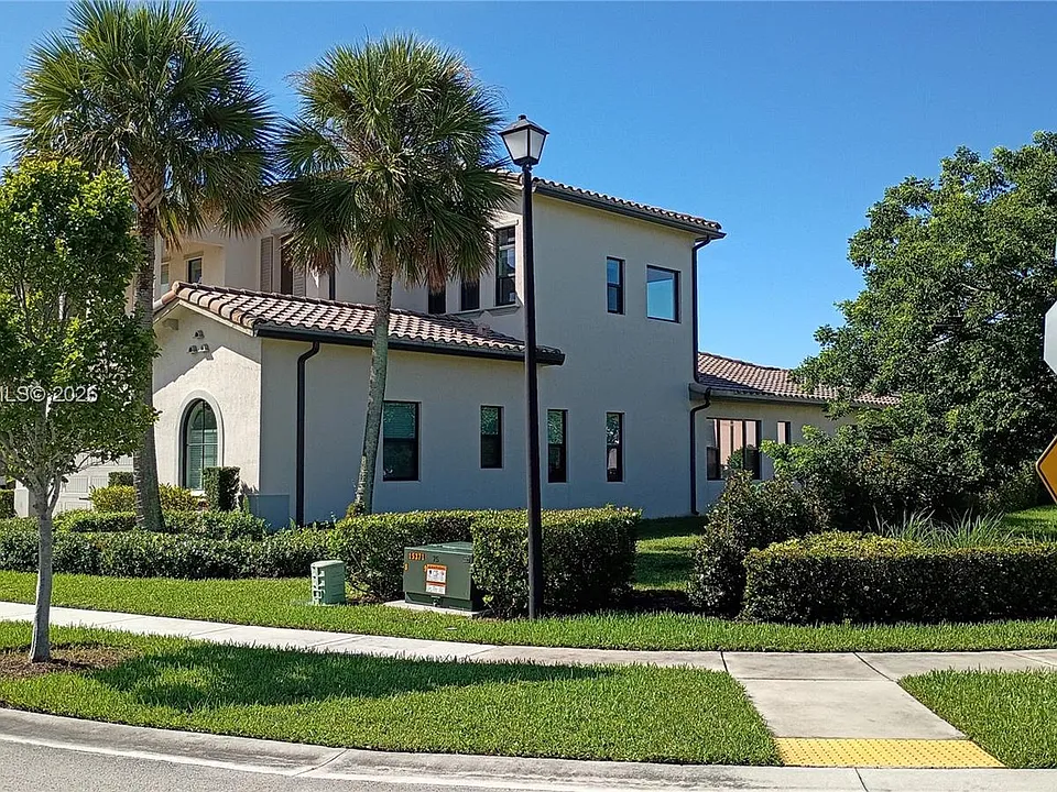 1280 SW 113th Way