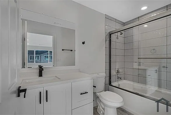 221 Airport Blvd — Photo 17