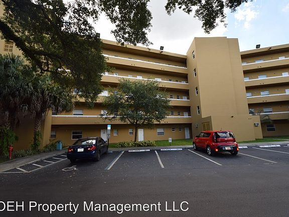 The Oaks Condominiums, Live Building