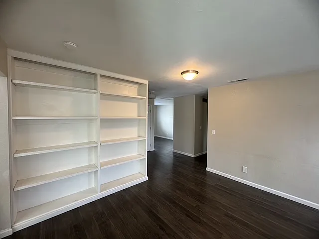 1448 Pleasant St — Photo 10