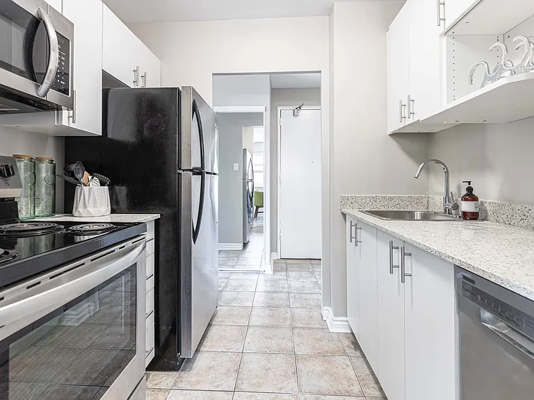 71 Grand Ave — Photo 24