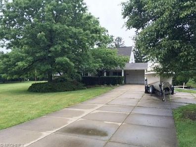 2nd image of 333 E Bath Rd