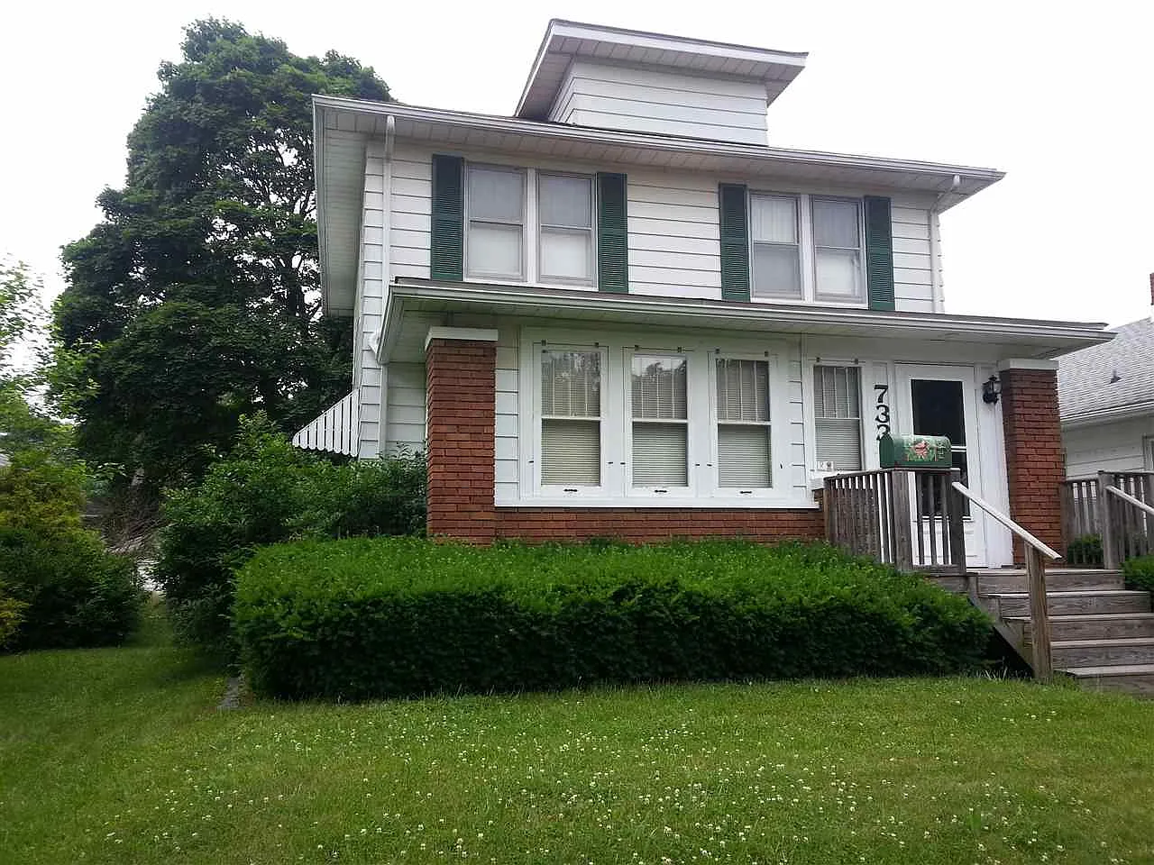 733 E Victoria St photo 1