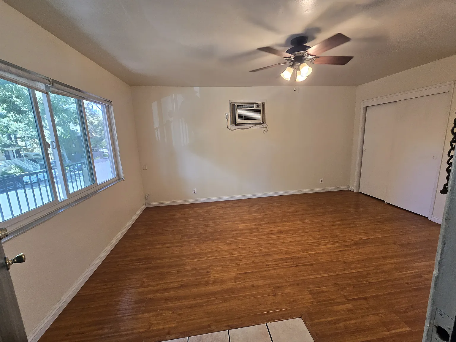 Studio, 350 sqft, $1,200 — Photo 3