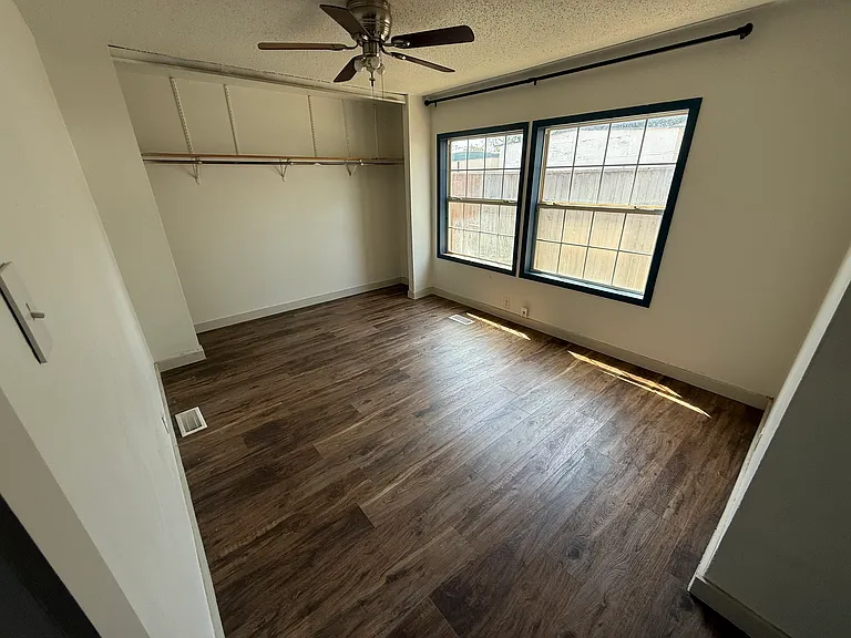 4709 Auburn St — Photo 15