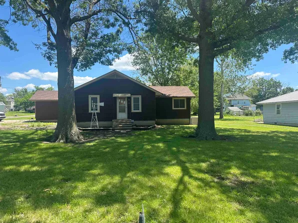 1420 N Oak St, Eureka, KS 67045
