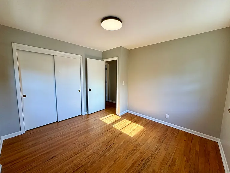 Duff Duplex 1709-1711 — Photo 6