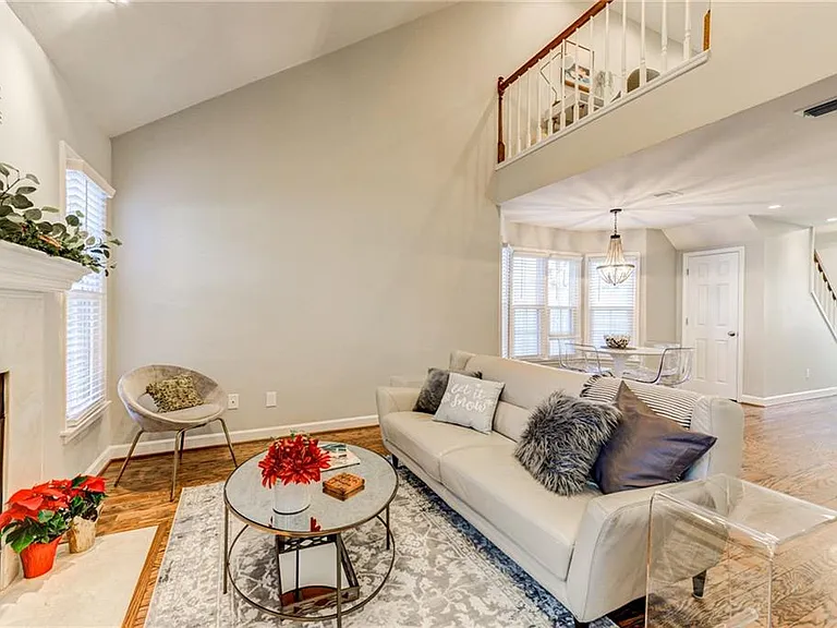1302 Defoors Lndg NW — Photo 2