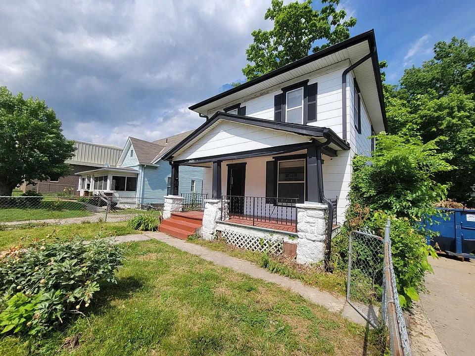 2435 Elmwood Ave