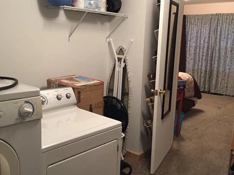 319 N Edwards St — Photo 11