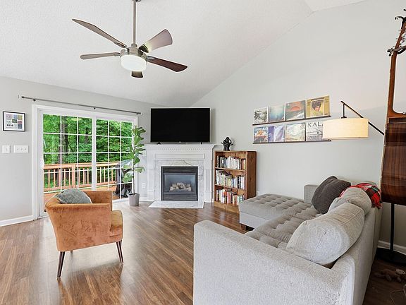 5th image of 107 Karat Ct