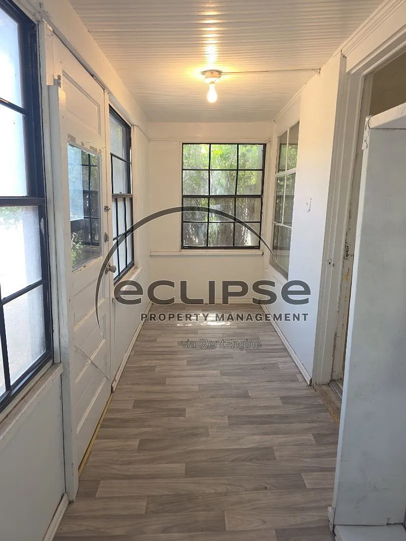 2 bed, 1.0 bath, 991 sqft, $1,200 — Photo 3