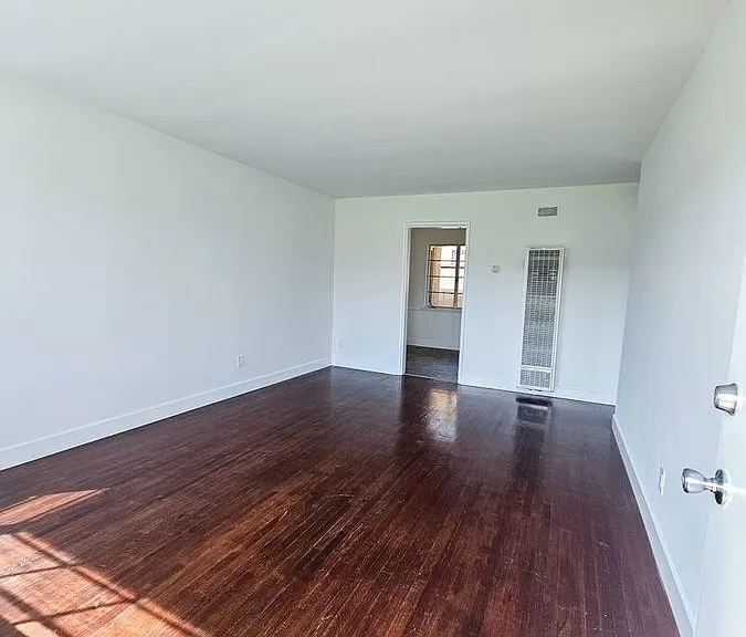 2426 N Buena Vista St #2426B — Photo 14
