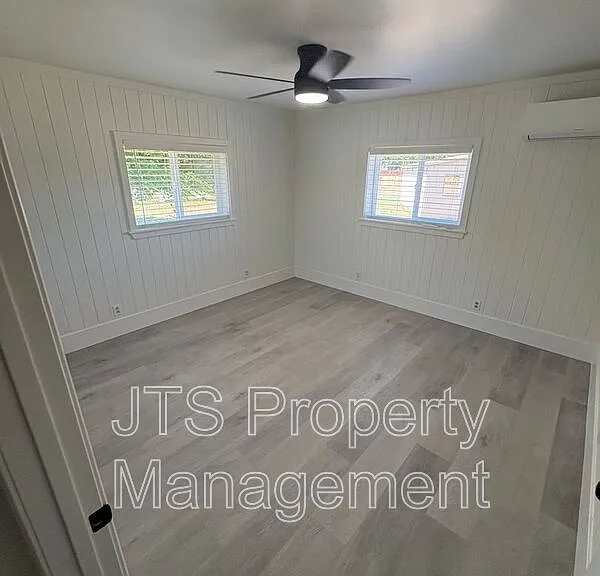 2440 Central Ave #B — Photo 14