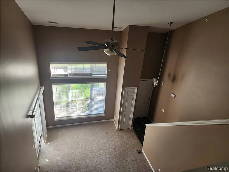 18106 Addington Dr — Photo 35