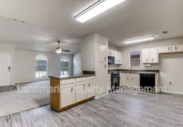 625 Hollyberry Dr — Photo 10