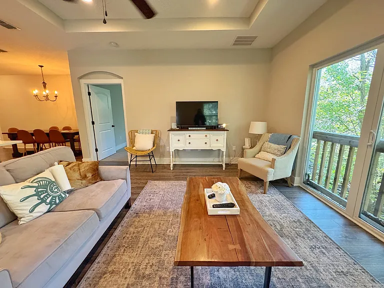 2523 Oleander St — Photo 9