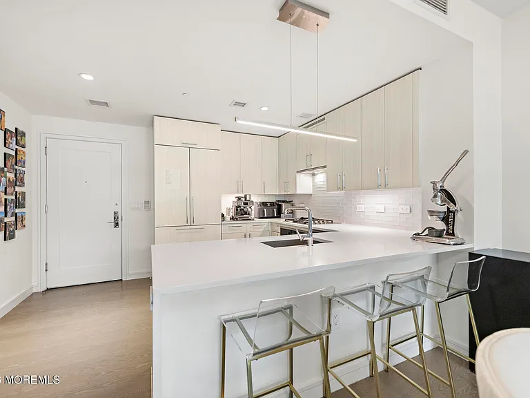 30 Melrose Ter #304 — Photo 11