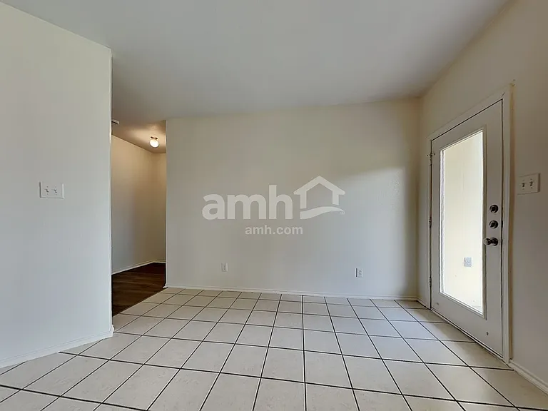 617 Chestnut Ct — Photo 5