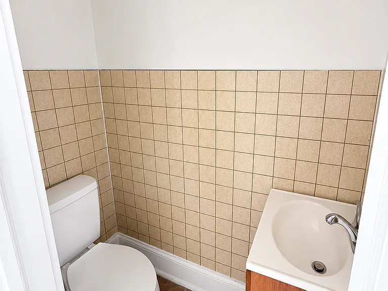 801 Hudson St — Photo 5