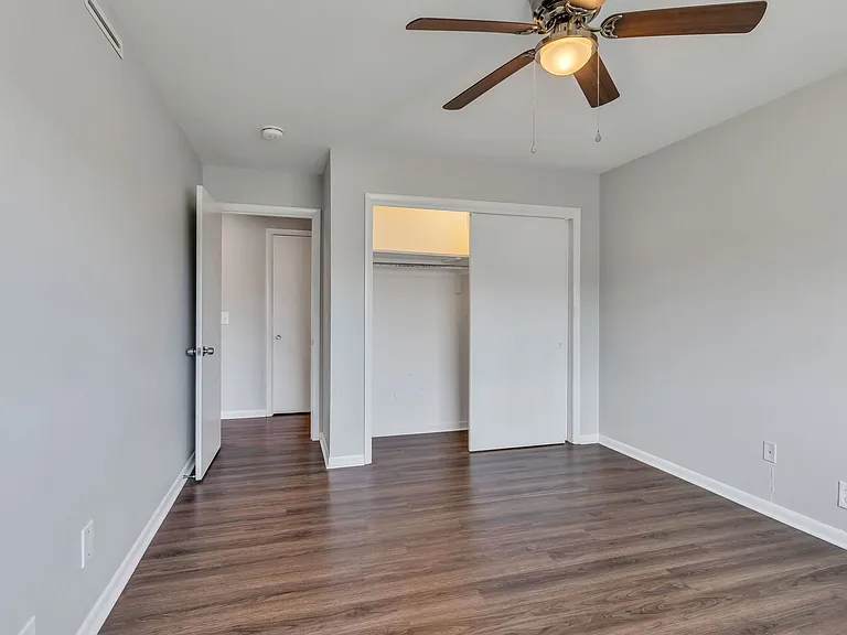 Executive House Apartments — Photo 47