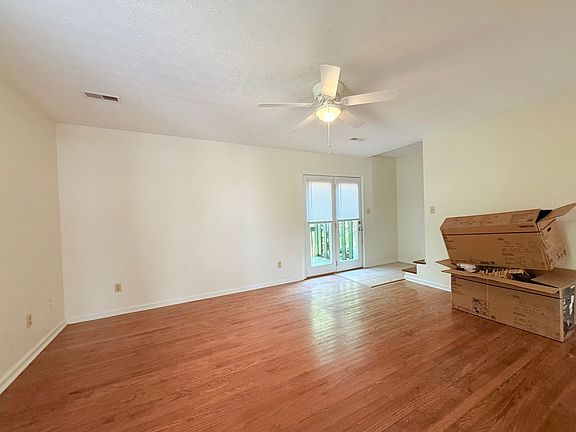 5th image of 200 Shamrock Ln APT 1
