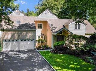 28 High Point Ln, Scarsdale, NY 10583