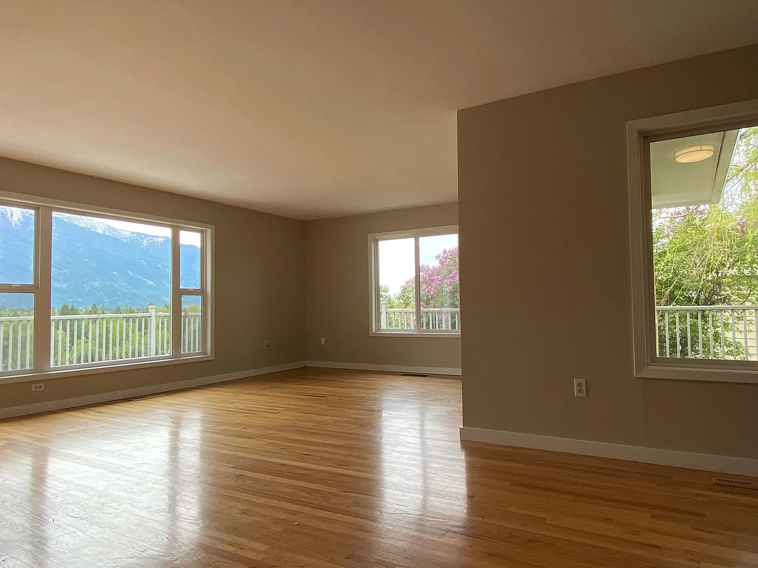 4 bed, $2,700 — Photo 4