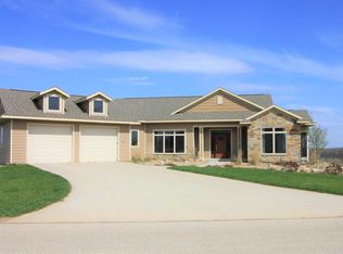 1506 Ambrosia Ct, La Crescent, MN 55947