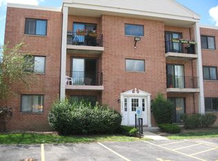 5403 Chateau APT 1, Rolling Meadows, IL 60008