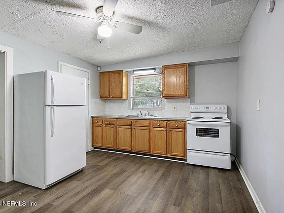 4th image of 2217 W 2ND Street