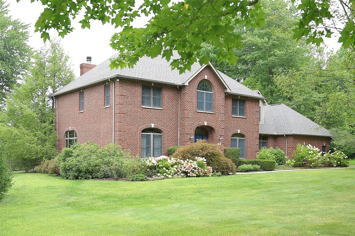 5465 Streamwood Dr photo 1