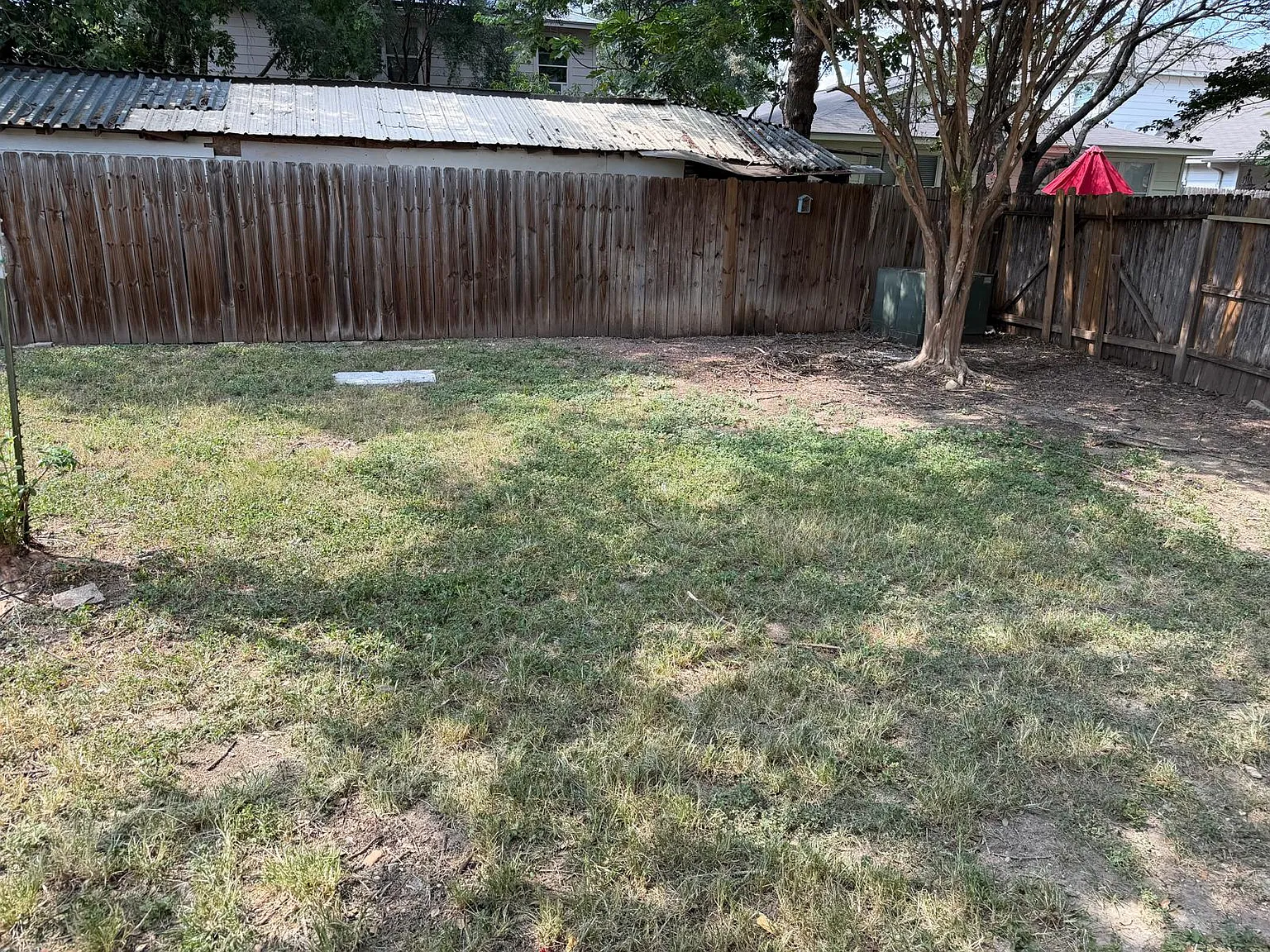 5 bed, 2.5 bath, 2510 sqft, $2,295 — Photo 2