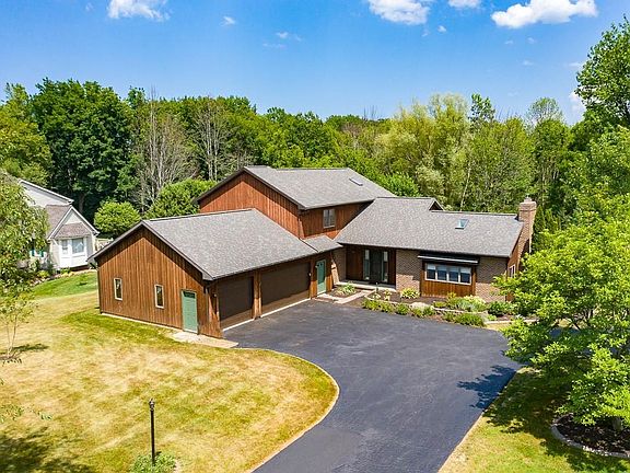 2nd image of 36 Walnut Hill Dr