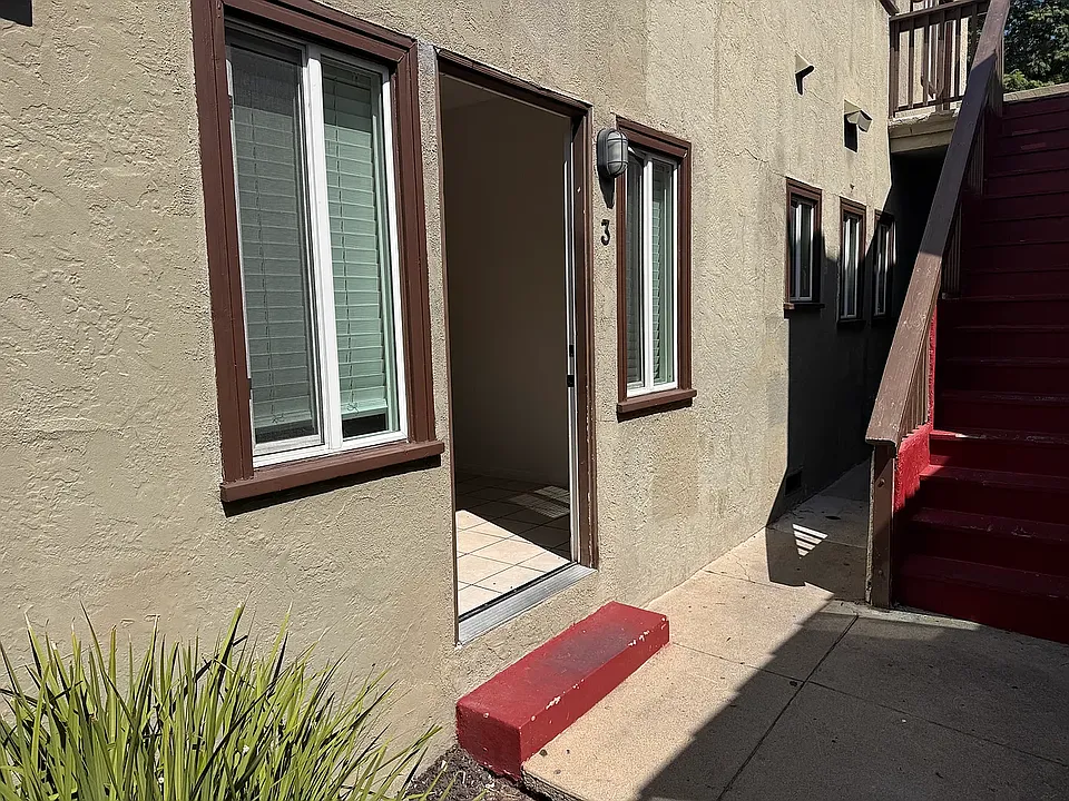 1085 Hoffman Ave #3