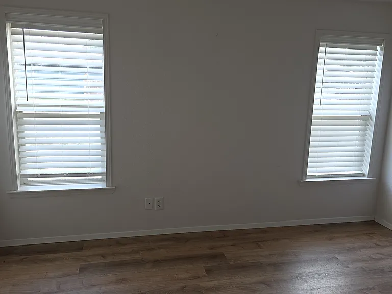 24933 W Broadway Ave — Photo 7