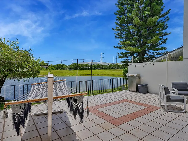 9177 Fontainebleau Blvd #3 — Photo 38