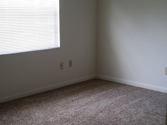 4th image of 10975 Weymouth Cir N