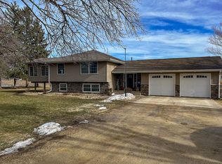 1786 Honey Creek Rd, Manchester, IA 52057