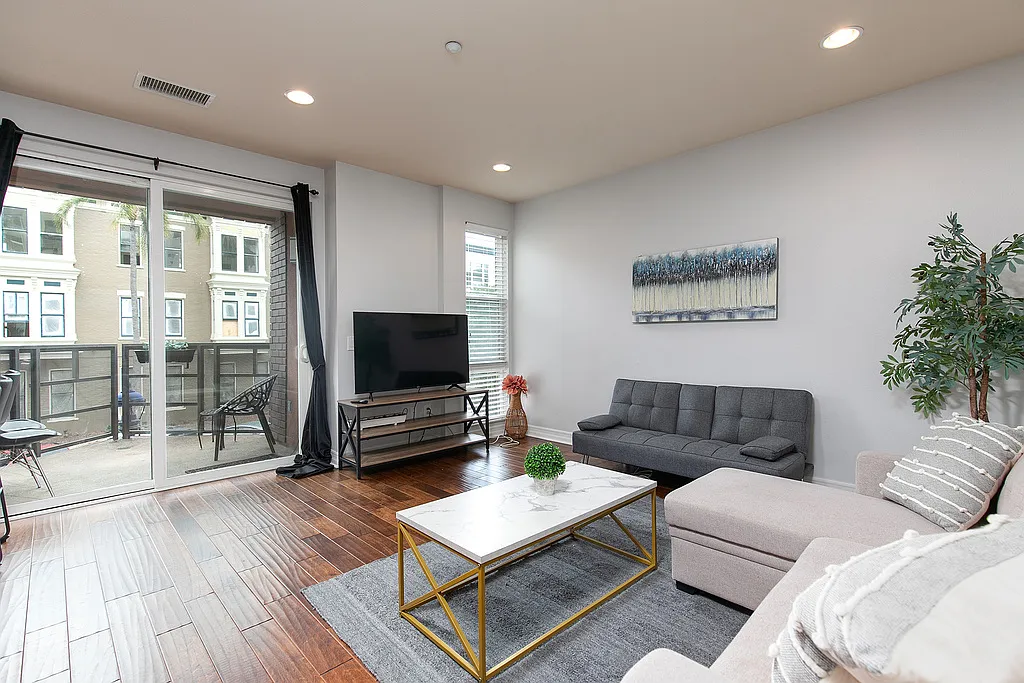 2 bed, 2.0 bath, $5,325 — Photo 1