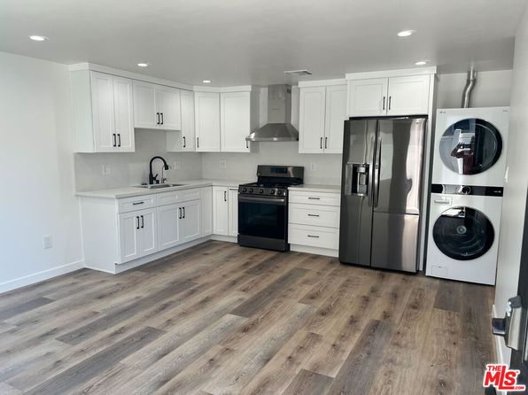 7718 N Glenoaks Blvd